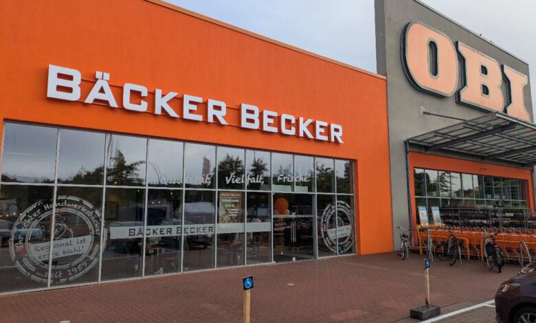 Bäckerei neben Baumarkt OBI.