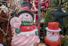 Weihnachtsschmuck mit Schneemann und Santa