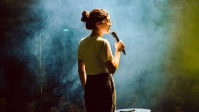 Künstlerin auf der Bühne