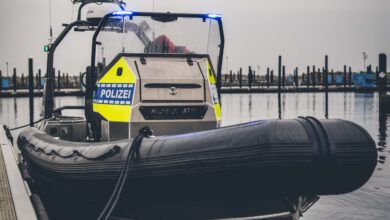 Ein Polizeiboot auf der Elbe